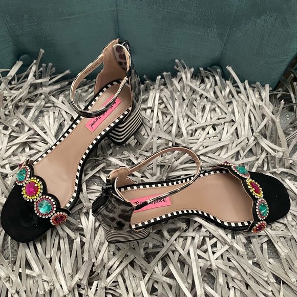 🆕 Black strappy heels - Picture 2 of 6